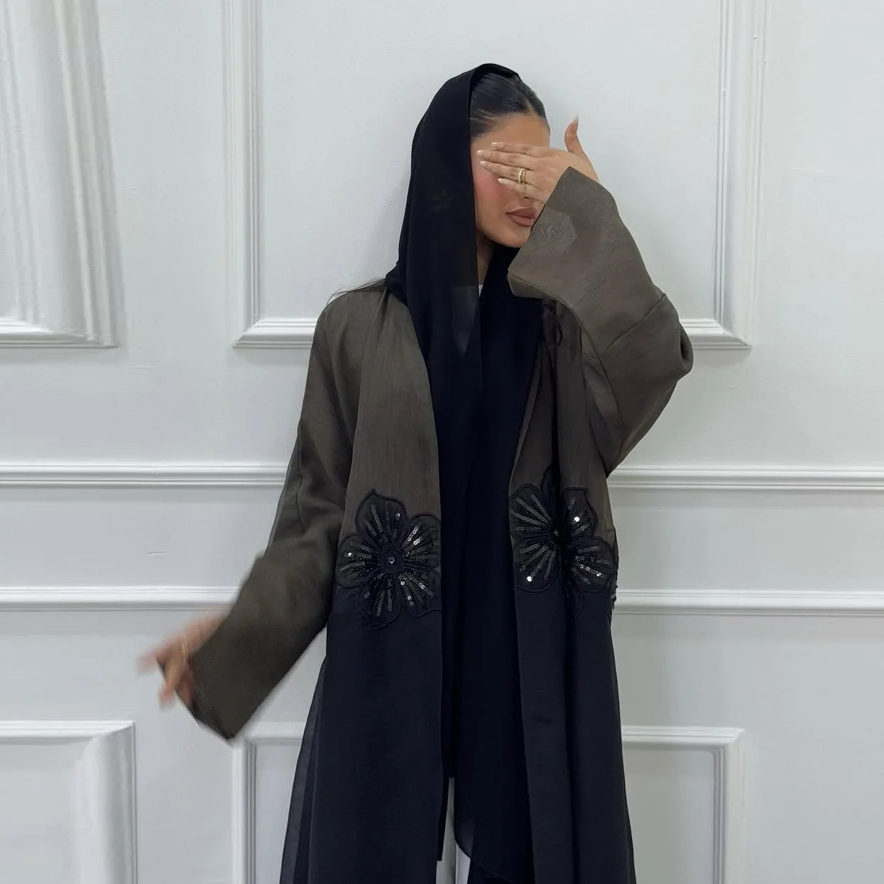 New Arrival Modest Muslim Abaya Cardigan Elegant High End Robe Stereo Applique Wrinkled Design Winter Muslim Abaya
New Arrival Modest Muslim Abaya Cardigan Elegant High End Robe Stereo Applique Wrinkled Design Winter Muslim Abaya