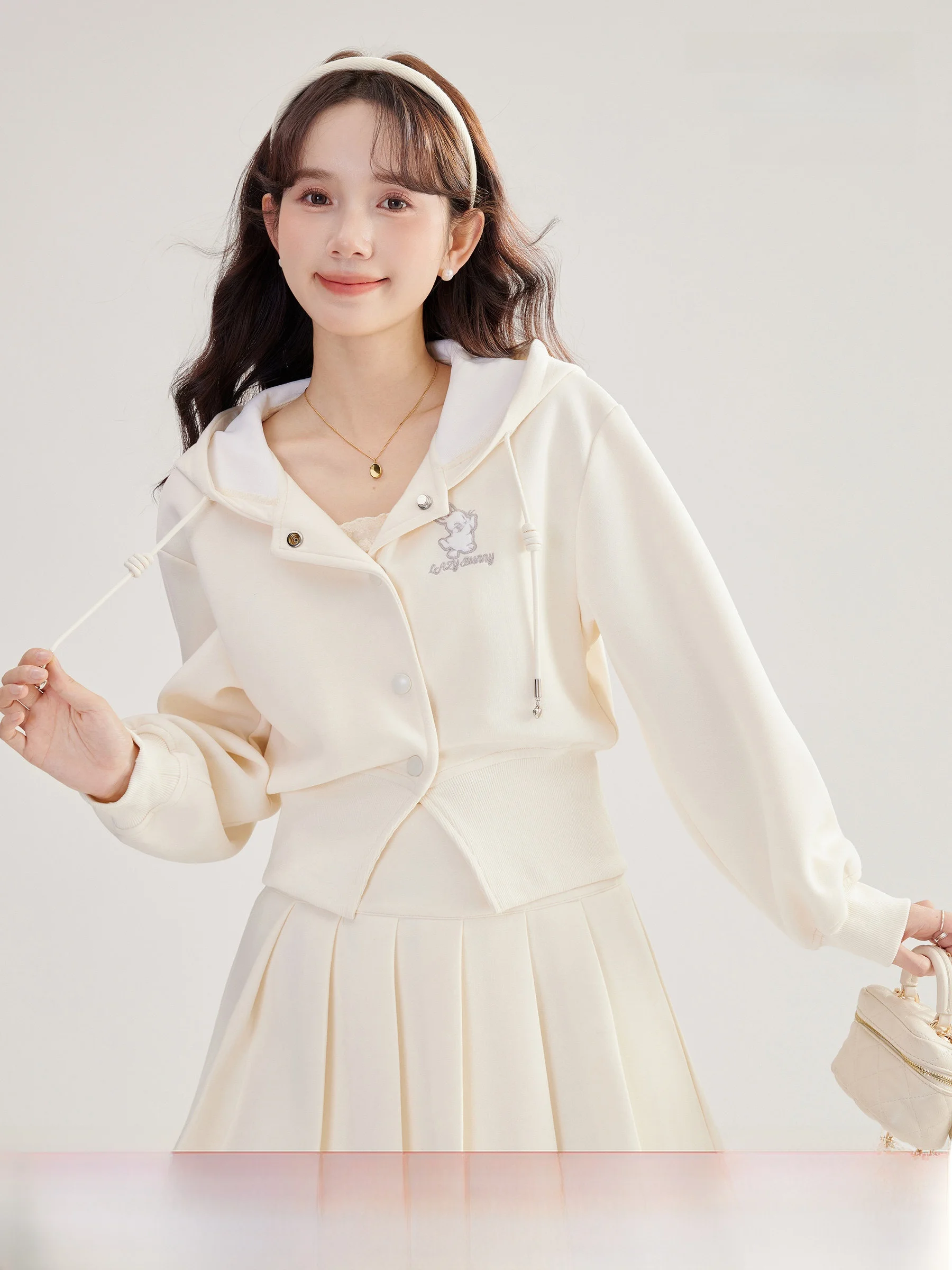 Lingjiu 2025 Новый ретро модный повседневный дизайн с капюшоном, трикотажный тюнер для женщин, весна-осень, полиэстер, спандекс, прямой...
Lingjiu 2025 Новый ретро модный повседневный дизайн с капюшоном, трикотажный тюнер для женщин, весна-осень, полиэстер, спандекс, прямой...