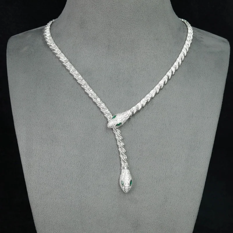 925 Gold-Plated Sterling Silver Snake Chain Necklace with High-Carbon Muzo Green Diamonds
925 Gold-Plated Sterling Silver Snake Chain Necklace with High-Carbon Muzo Green Diamonds