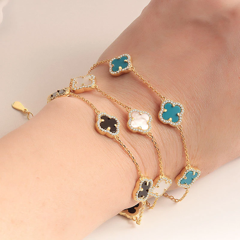 New high-end four-leaf clover bracelet women, niche design, black agate and white mother-of-pearl five-flower bracelet set
New high-end four-leaf clover bracelet women, niche design, black agate and white mother-of-pearl five-flower bracelet set
