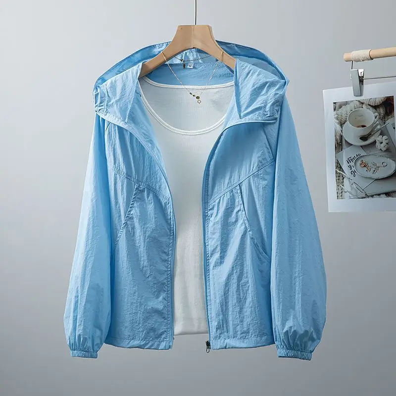 Sun-Protective Clothing Coat Women 2026 Summer New Sunscreen Jacket UV Outwear Outdoor Casual Outcoat Ladies Fashion Loose Top
Sun-Protective Clothing Coat Women 2026 Summer New Sunscreen Jacket UV Outwear Outdoor Casual Outcoat Ladies Fashion Loose Top