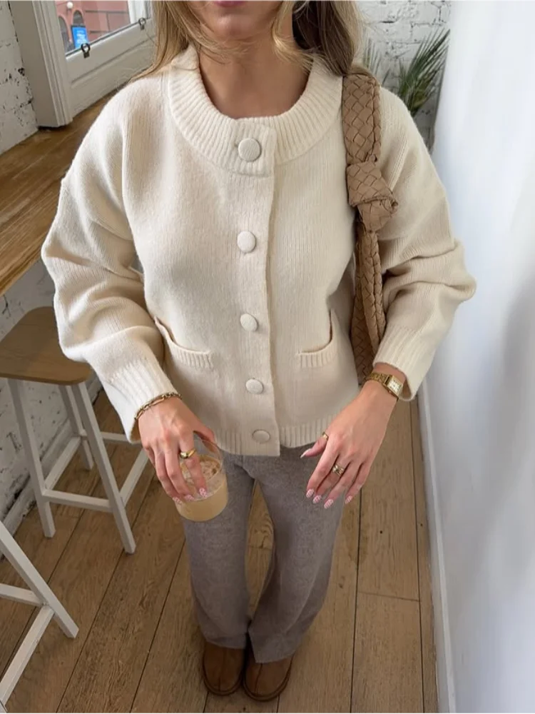 Chic Knitted Women's Sweaters Loose Solid O-neck Single Breasted Cardigan 2026 Spring Autumn New Lady All-match Knitwear
Chic Knitted Women's Sweaters Loose Solid O-neck Single Breasted Cardigan 2026 Spring Autumn New Lady All-match Knitwear