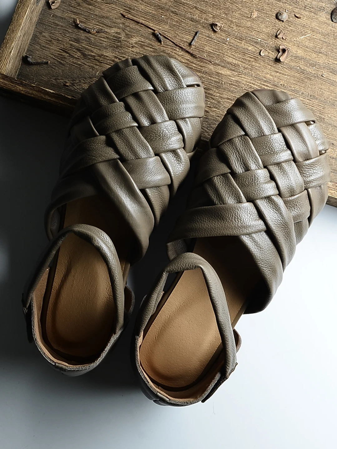 Handwoven Genuine Leather Roman Sandals Women's Summer Outdoor Fashion High-End Comfortable All-Match Flat Heel Rubber Sole
Handwoven Genuine Leather Roman Sandals Women's Summer Outdoor Fashion High-End Comfortable All-Match Flat Heel Rubber Sole