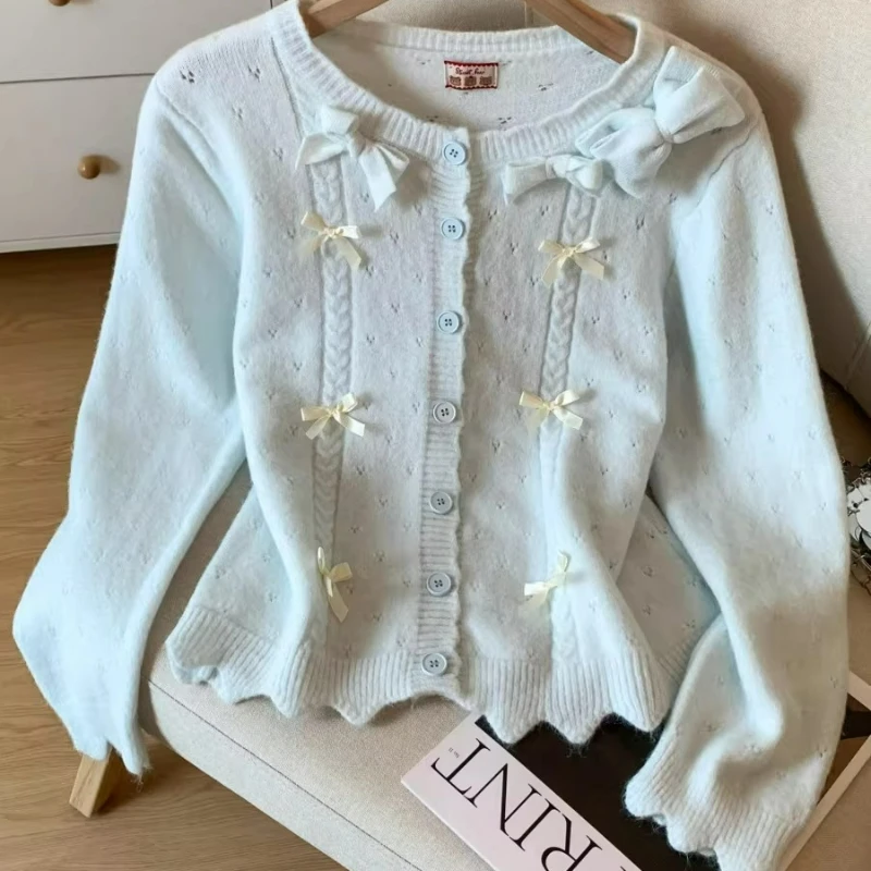 Японский вязаный кардиган в стиле Sweet Lolita для женщин, осенне-зимний, с бантом, длинными рукавами, свитер-пальто, винтажный, кавайный, свободный топ для девочек
Японский вязаный кардиган в стиле Sweet Lolita для женщин, осенне-зимний, с бантом, длинными рукавами, свитер-пальто, винтажный, кавайный, свободный топ для девочек