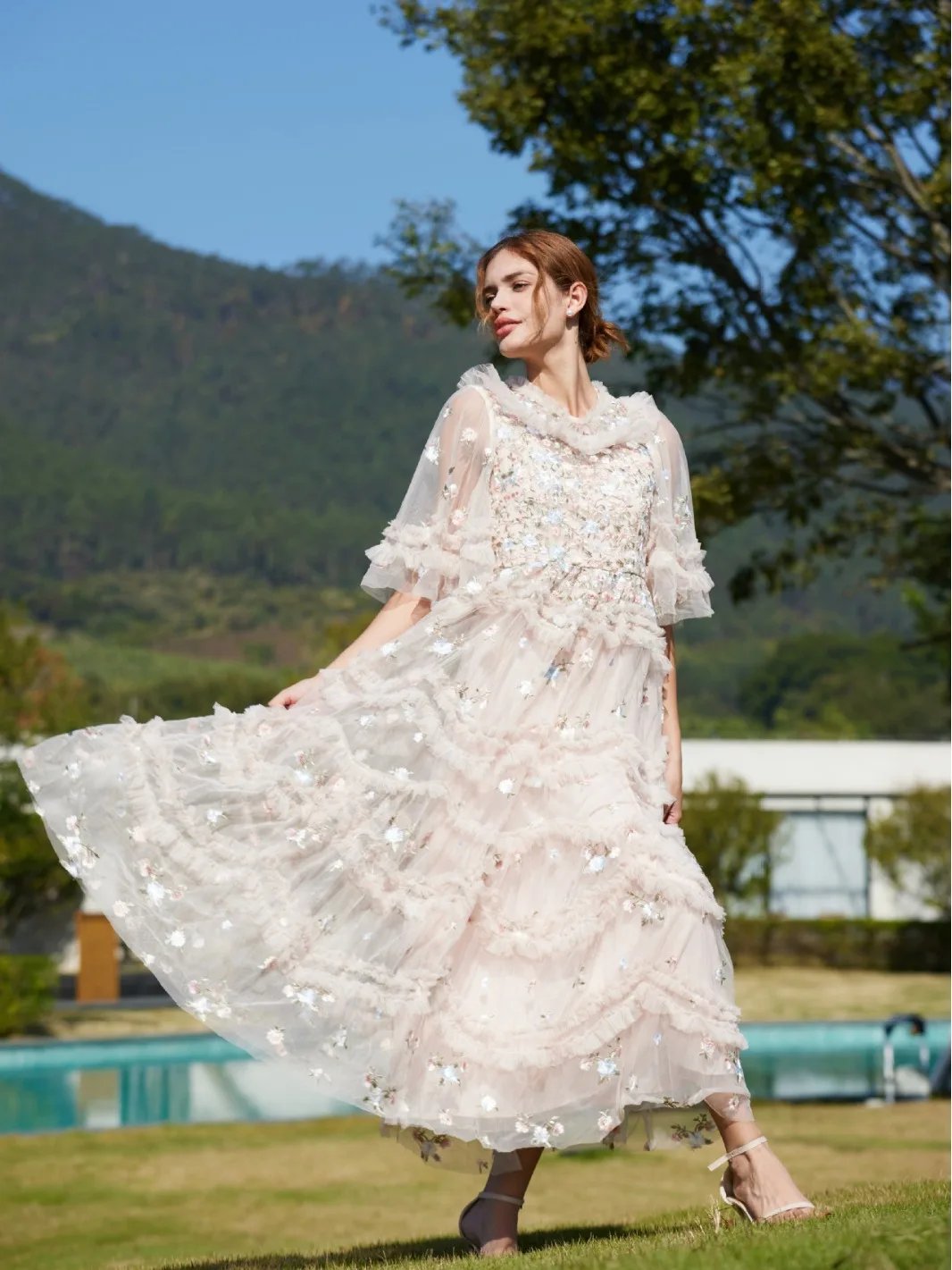 Solid Patchwork Sequins Elegant Dress For Women Round Neck Flare Sleeve High Waist Folds Vintage Long Dresses Female Style
Solid Patchwork Sequins Elegant Dress For Women Round Neck Flare Sleeve High Waist Folds Vintage Long Dresses Female Style