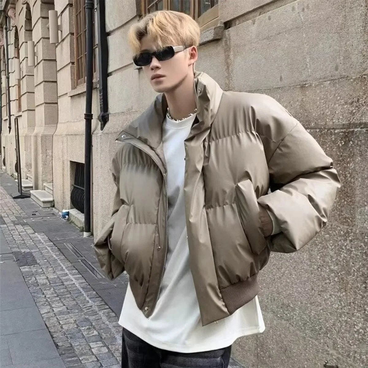 Мужская утепленная куртка большого размера из искусственной кожи и хлопка для осени и зимы, уличный стиль, с длинными рукавами, из полиэфирного волокна
Мужская утепленная куртка большого размера из искусственной кожи и хлопка для осени и зимы, уличный стиль, с длинными рукавами, из полиэфирного волокна