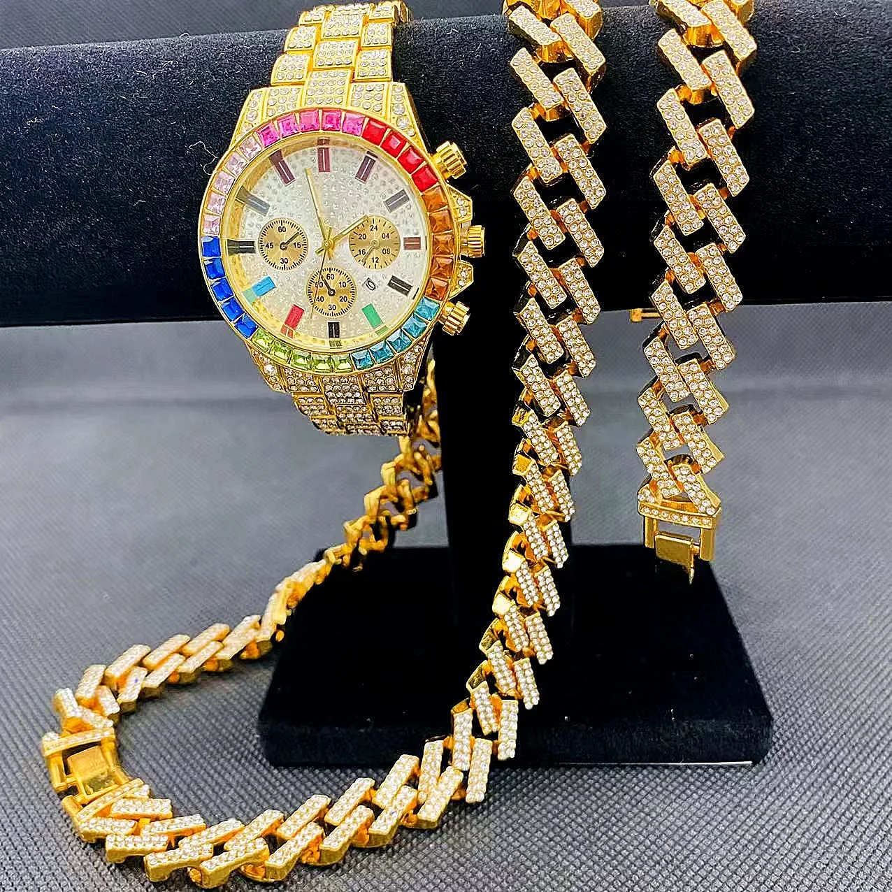 Hip Hop Mens Watch Women Jewelry Set Luxury Iced Out Watches Colour Necklaces Bracelet Bling Bling Diamond Cuban Chains Choker
Hip Hop Mens Watch Women Jewelry Set Luxury Iced Out Watches Colour Necklaces Bracelet Bling Bling Diamond Cuban Chains Choker