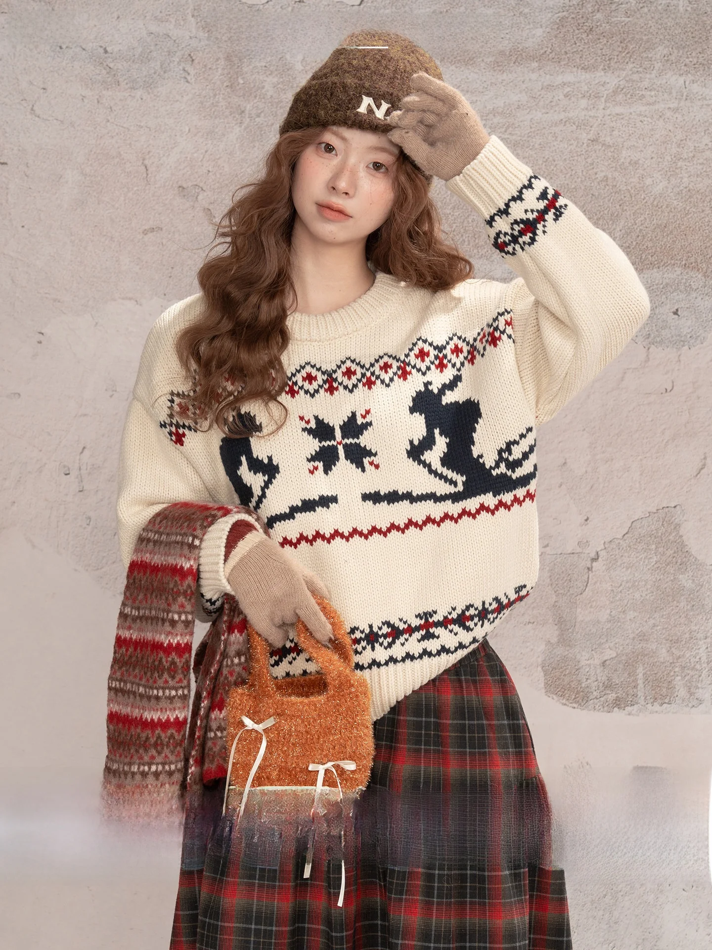 Женский вязаный свитер Loveheynew Color Blo с круглым вырезом и узором Fair Isle, зимний, повседневный, свободного кроя, с длинными рукавами
Женский вязаный свитер Loveheynew Color Blo с круглым вырезом и узором Fair Isle, зимний, повседневный, свободного кроя, с длинными рукавами