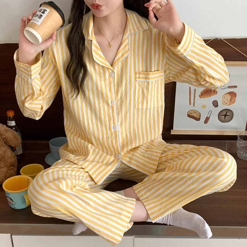 Spring and Autumn Pajamas New Long-sleeved Women's Outerwear High-end Style Bestseller Striped Korean-style Home Wear Set Winter
Spring and Autumn Pajamas New Long-sleeved Women's Outerwear High-end Style Bestseller Striped Korean-style Home Wear Set Winter