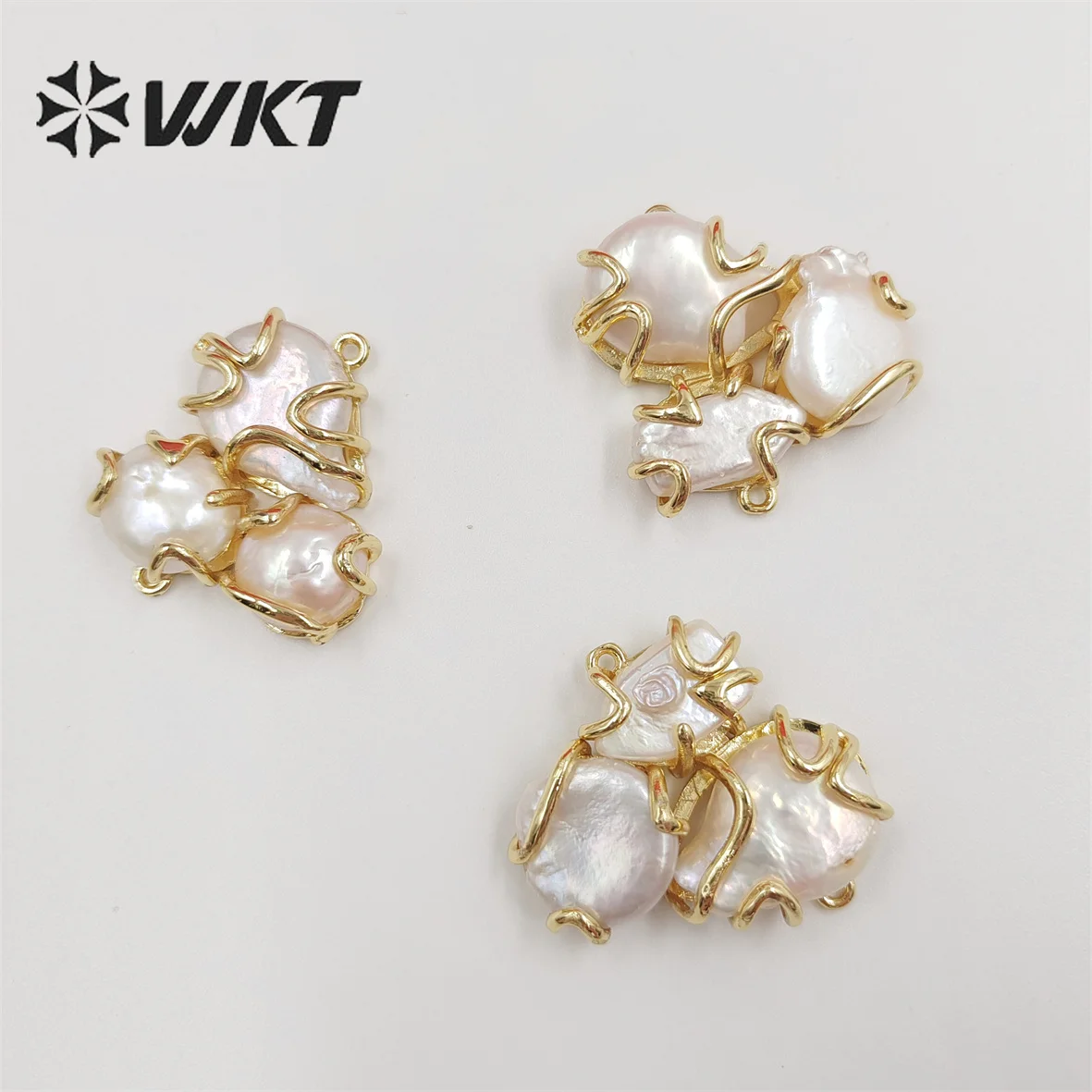 WT-JP307 Wholesale Fashion Gold Bezel Triple Natural Freshwater Pearl Connectors Unique Irregular Shape Claw Setting Jewelry
WT-JP307 Wholesale Fashion Gold Bezel Triple Natural Freshwater Pearl Connectors Unique Irregular Shape Claw Setting Jewelry