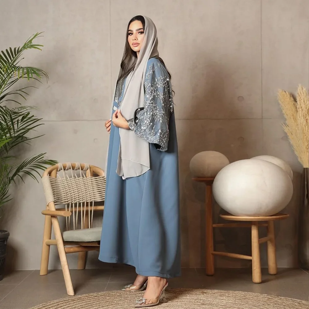 Muslim Women's Abayas in The Arab Region of The Middle East. Abayas with Plum Blossom Sequins, Fashionable Spliced Satin Dresses
Muslim Women's Abayas in The Arab Region of The Middle East. Abayas with Plum Blossom Sequins, Fashionable Spliced Satin Dresses