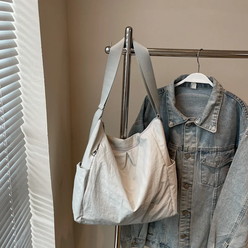 Casual Crossbody Bag for Women, Lightweight Nylon Fabric Shoulder Bag, Commuter Bag, Large Capacity Student Class Multi-Function
Casual Crossbody Bag for Women, Lightweight Nylon Fabric Shoulder Bag, Commuter Bag, Large Capacity Student Class Multi-Function