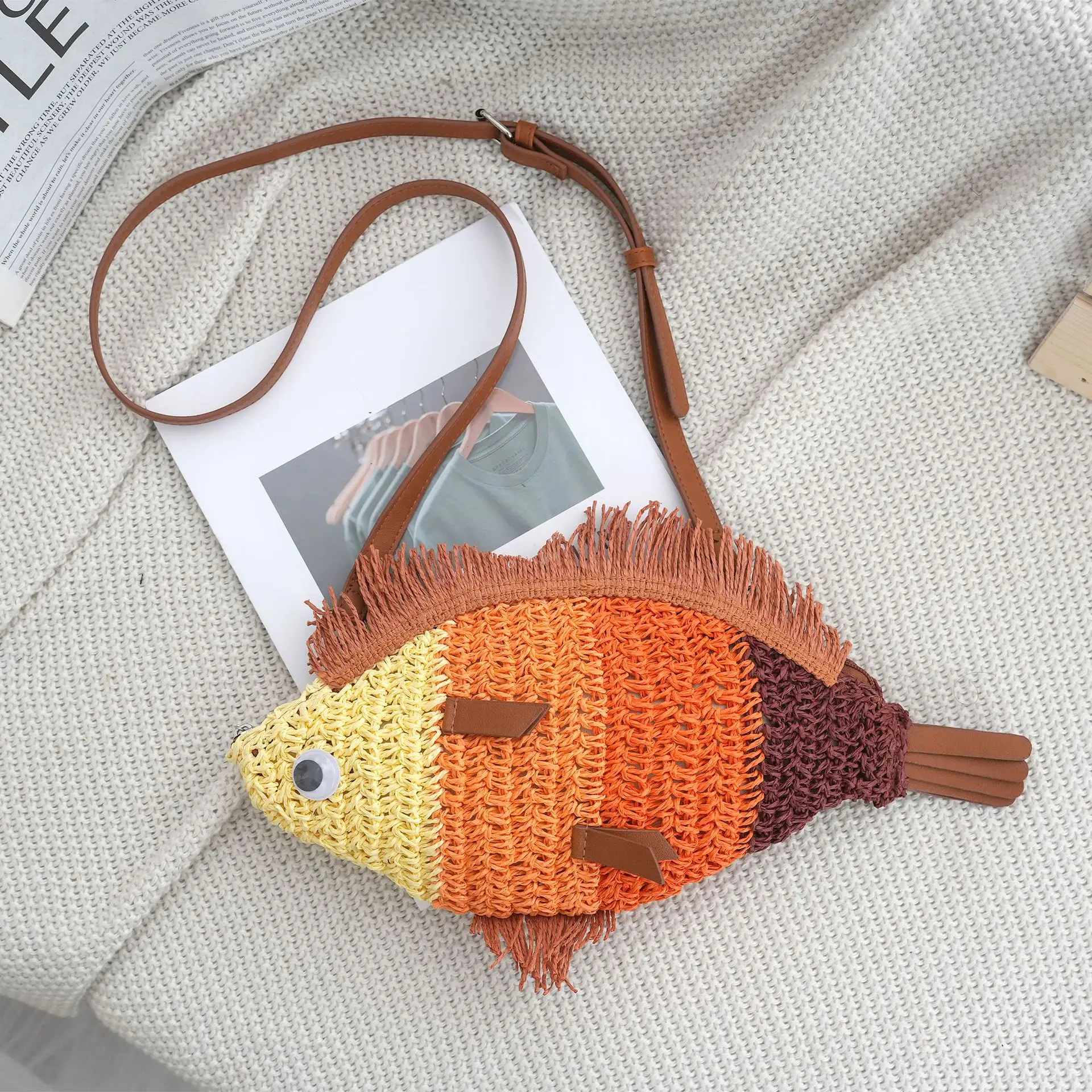 Niche design shoulder messenger bag cute contrasting color fish handwoven straw bag spring and summer seaside beach bag
Niche design shoulder messenger bag cute contrasting color fish handwoven straw bag spring and summer seaside beach bag