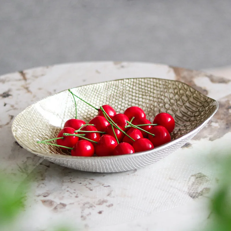 Simple imitation crocodile pattern fruit plate jewelry light luxury European living room dining table model room storage snack s
Simple imitation crocodile pattern fruit plate jewelry light luxury European living room dining table model room storage snack s