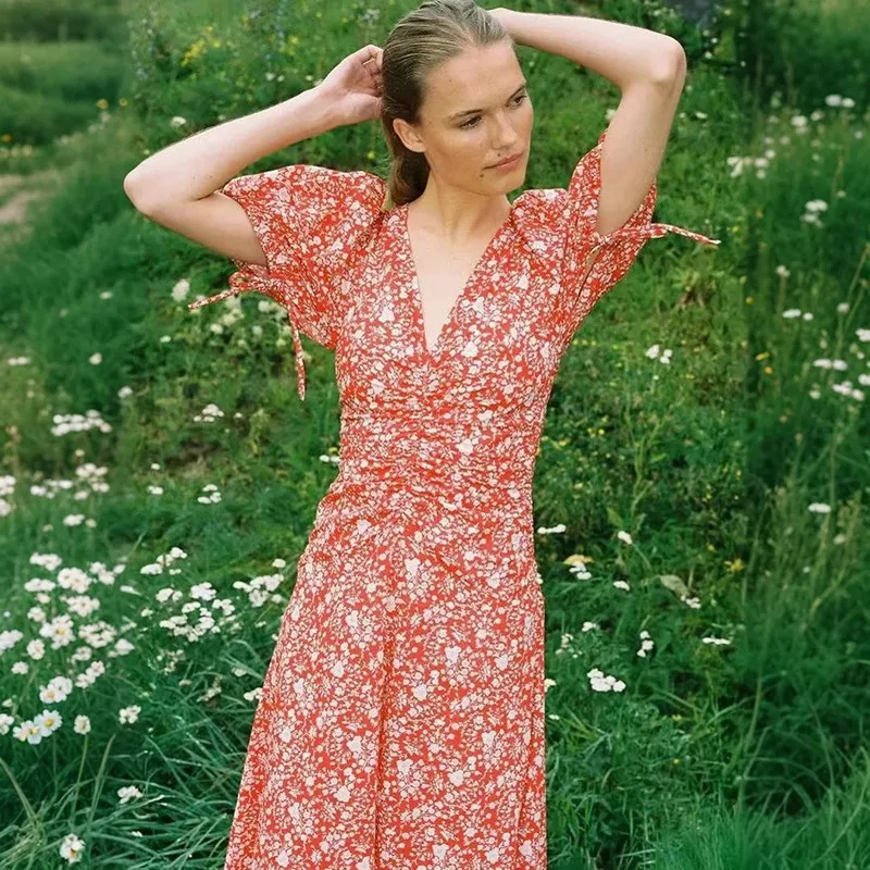 Red Floral Print Long Dress with Belt High Waist A-Line Skirt Cotton Summer Dress French Style Bubble Sleeve V-Neck Dress
Red Floral Print Long Dress with Belt High Waist A-Line Skirt Cotton Summer Dress French Style Bubble Sleeve V-Neck Dress