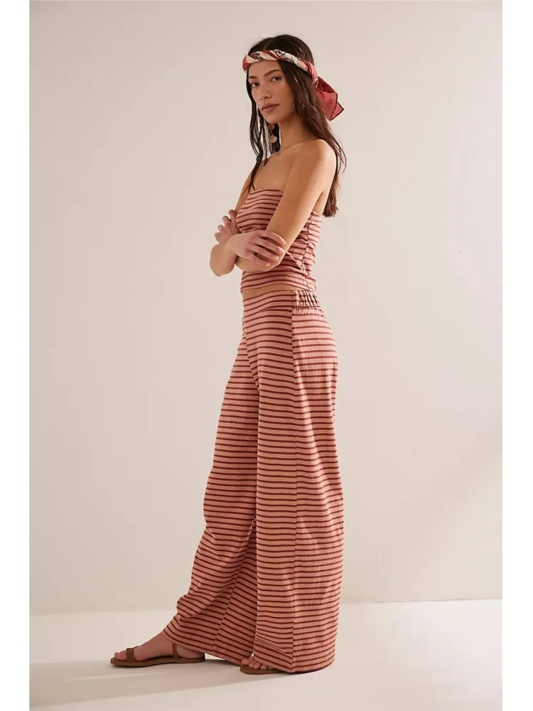 Sexy Slim Casual Striped Suit Women's Personality Street Color Block Bra Top Fashion Elastic Wide-leg Trousers Two-piece Set
Sexy Slim Casual Striped Suit Women's Personality Street Color Block Bra Top Fashion Elastic Wide-leg Trousers Two-piece Set