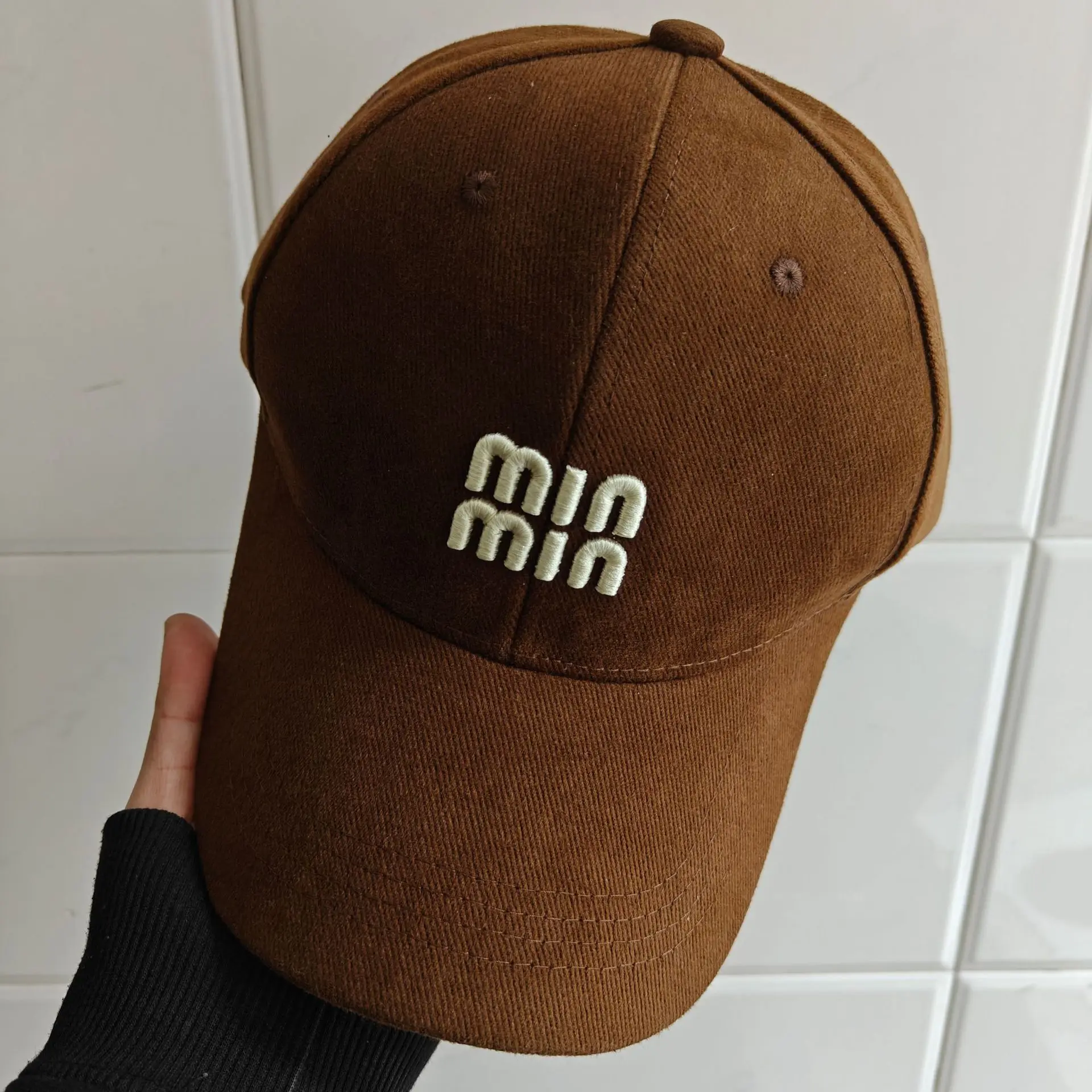 Korean Version High-quality Hard-top Baseball Cap Women Men Spring Autumn Versatile Embroidery Suncap Male Female Classic Hat
Korean Version High-quality Hard-top Baseball Cap Women Men Spring Autumn Versatile Embroidery Suncap Male Female Classic Hat