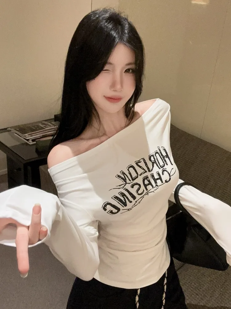 Retro American Spicy Girl Unique Trendy Print One Shoulder Long Sleeve T-Shirt Women's Slim Fit Fashionable Autumn New Style
Retro American Spicy Girl Unique Trendy Print One Shoulder Long Sleeve T-Shirt Women's Slim Fit Fashionable Autumn New Style