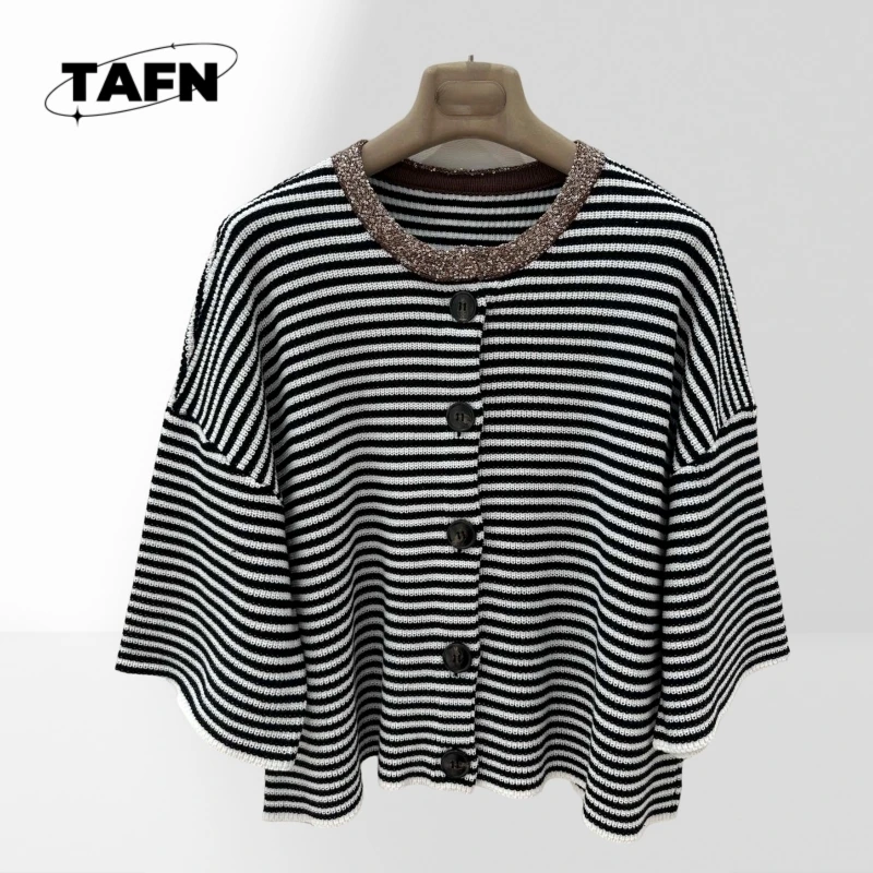 25 Popular European and American Style Advanced Cashmere Warm Banquet Women's Plaid Shirt Sweater High Class Elegant 100% cotton
25 Popular European and American Style Advanced Cashmere Warm Banquet Women's Plaid Shirt Sweater High Class Elegant 100% cotton