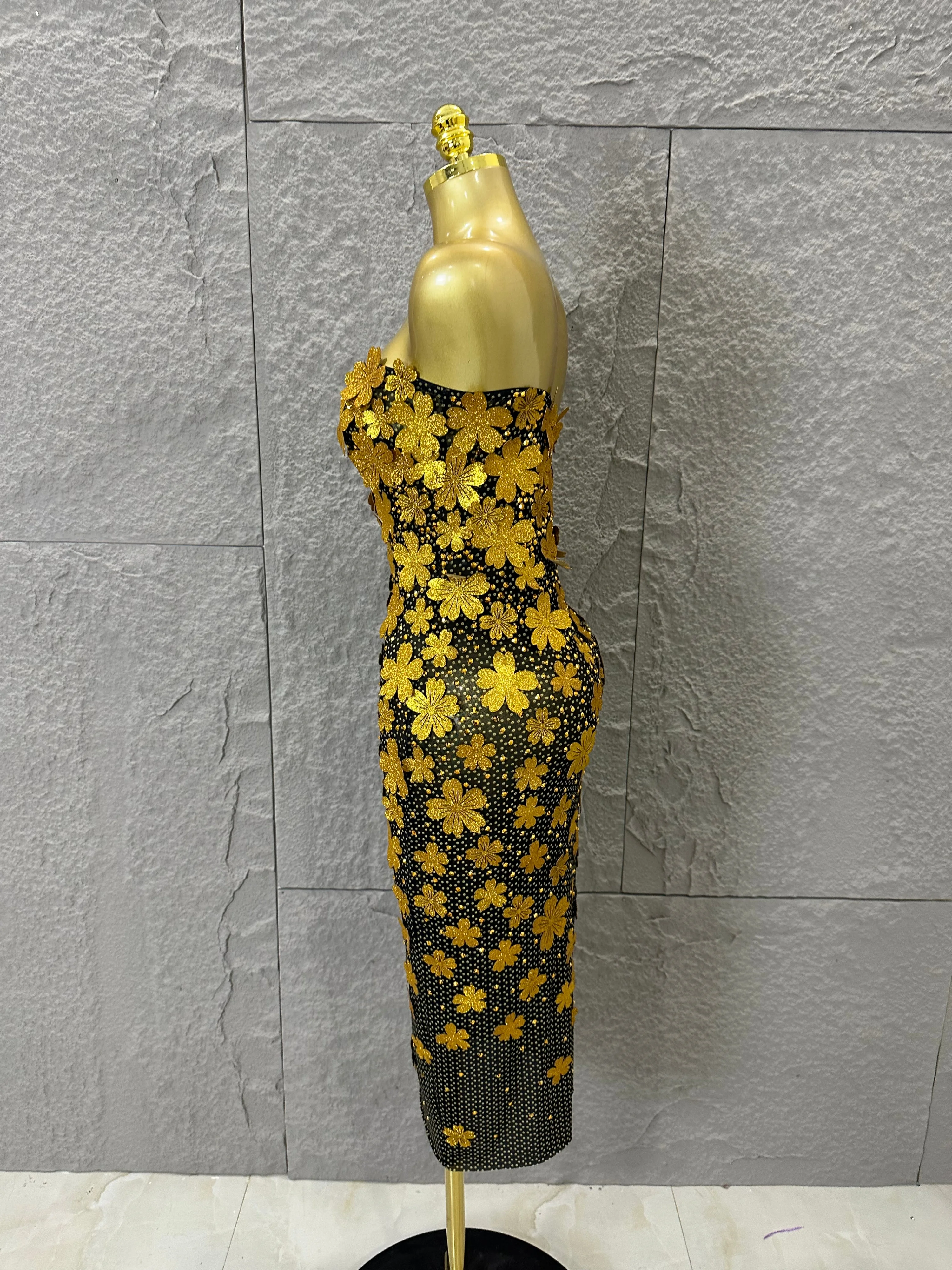 Sparkly Women Sexy Strapless Slim-fit 3D Flower Evening Gala Party Nightclub Cocktail Party Stage Performance Costume
Sparkly Women Sexy Strapless Slim-fit 3D Flower Evening Gala Party Nightclub Cocktail Party Stage Performance Costume