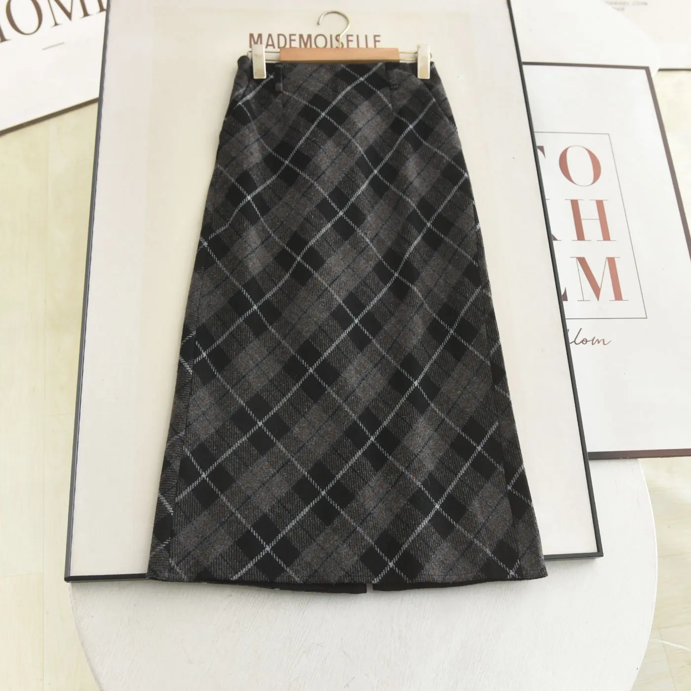 Ele High Waist A-Line Woolen Skirt with Slit And Plaid Design Spring 2026 Vintage Preppy Sle Slimming Women's Skirt
Ele High Waist A-Line Woolen Skirt with Slit And Plaid Design Spring 2026 Vintage Preppy Sle Slimming Women's Skirt