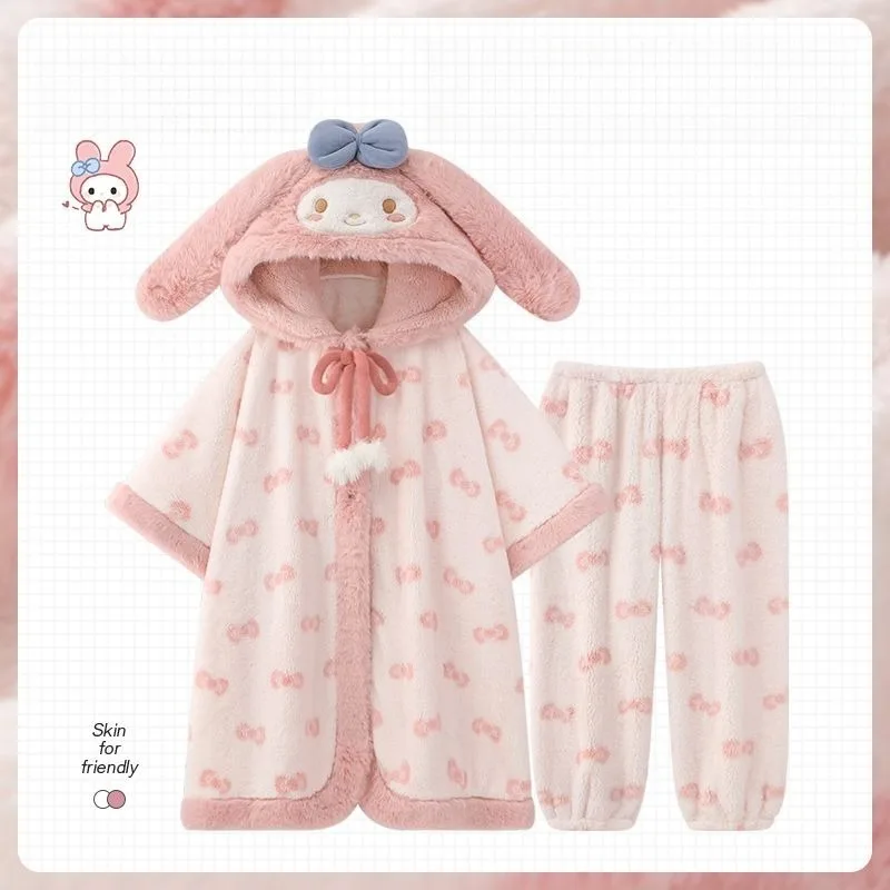 Sanrio Sweet Furry с капюшоном Hello Kitty, коралловый флис, плюшевая одежда для сна, зимний женский милый халат, можно носить на улице, с накидкой, пижама
Sanrio Sweet Furry с капюшоном Hello Kitty, коралловый флис, плюшевая одежда для сна, зимний женский милый халат, можно носить на улице, с накидкой, пижама