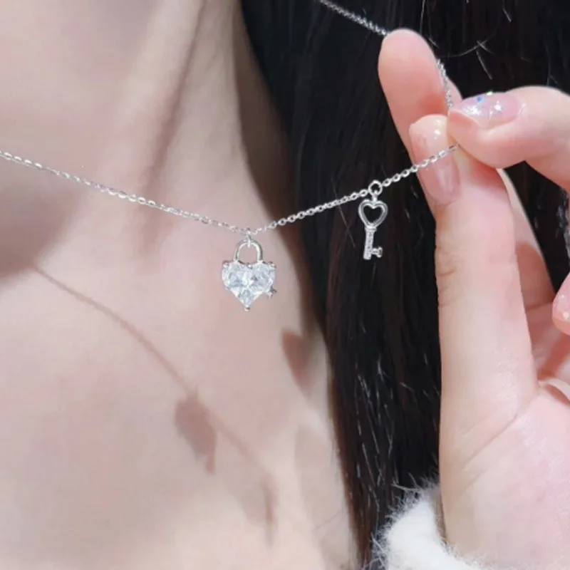 Niche Luxury Love Lock Pendant Necklace Personalized Design Sense Ladies Valentine's Day Gift Jewelry Wholesale Direct Sales
Niche Luxury Love Lock Pendant Necklace Personalized Design Sense Ladies Valentine's Day Gift Jewelry Wholesale Direct Sales