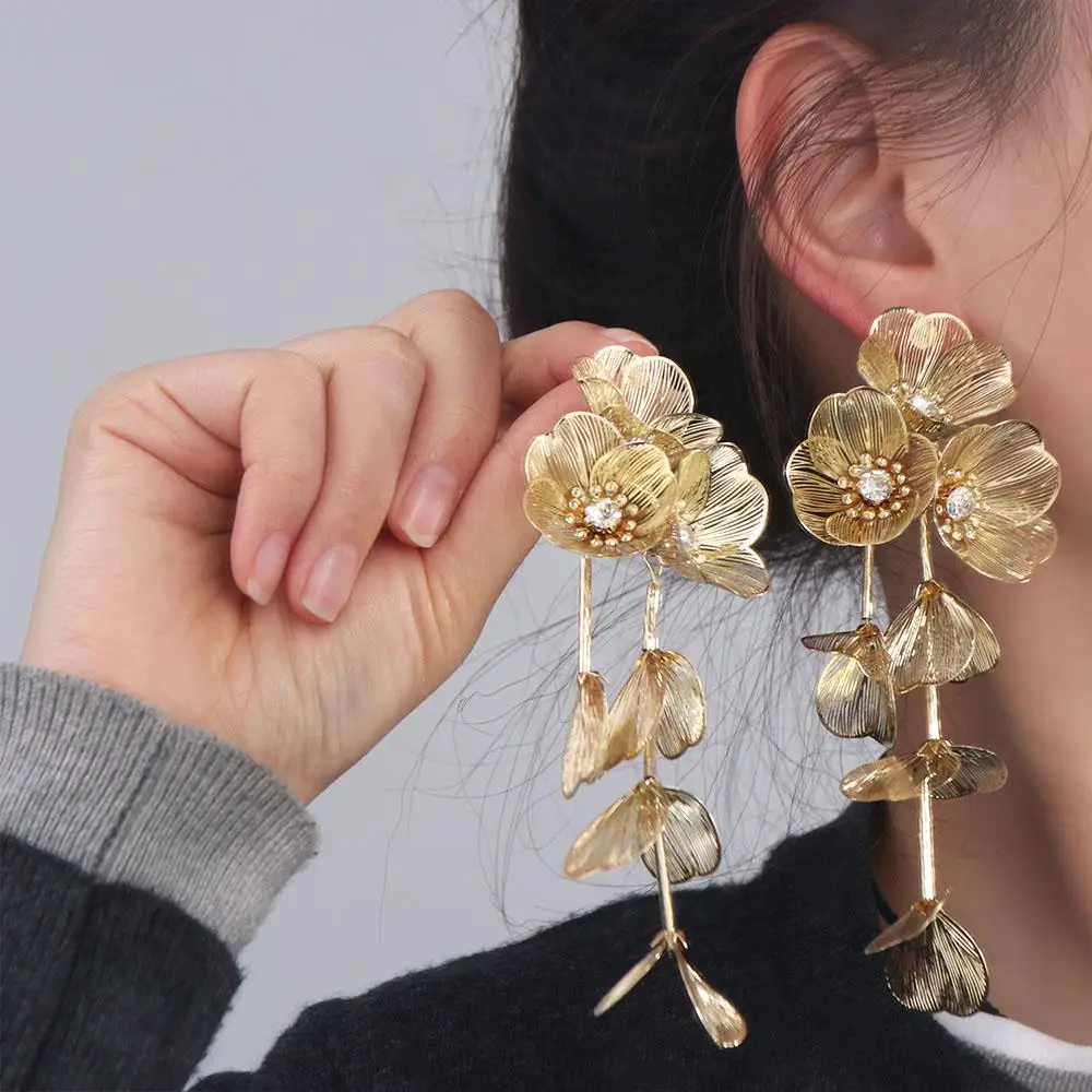Exaggerated Big Flower Long Tassel Earrings Light Luxury Advanced Sense Women Earrings Temperament Metal Stud Earrings
Exaggerated Big Flower Long Tassel Earrings Light Luxury Advanced Sense Women Earrings Temperament Metal Stud Earrings