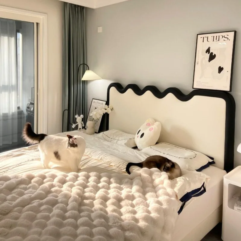 French light luxury master bed double leather bed cream wind retro ripple small apartment space-saving bed
French light luxury master bed double leather bed cream wind retro ripple small apartment space-saving bed