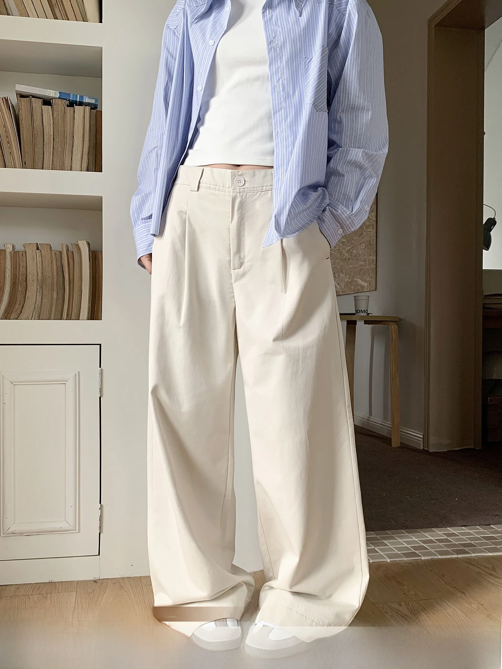 Универсальные повседневные брюки для женщин с высокой талией, прямые, свободные, струящиеся, светлого цвета, стройнящие, весенне-летние, из смесового хлопка
Универсальные повседневные брюки для женщин с высокой талией, прямые, свободные, струящиеся, светлого цвета, стройнящие, весенне-летние, из смесового хлопка