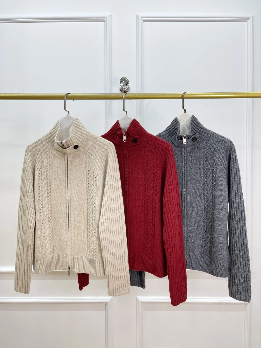 100% Cashmere Knitted Cardigan for Women Stand Collar Long Sleeve Vintage Female Sweater
100% Cashmere Knitted Cardigan for Women Stand Collar Long Sleeve Vintage Female Sweater