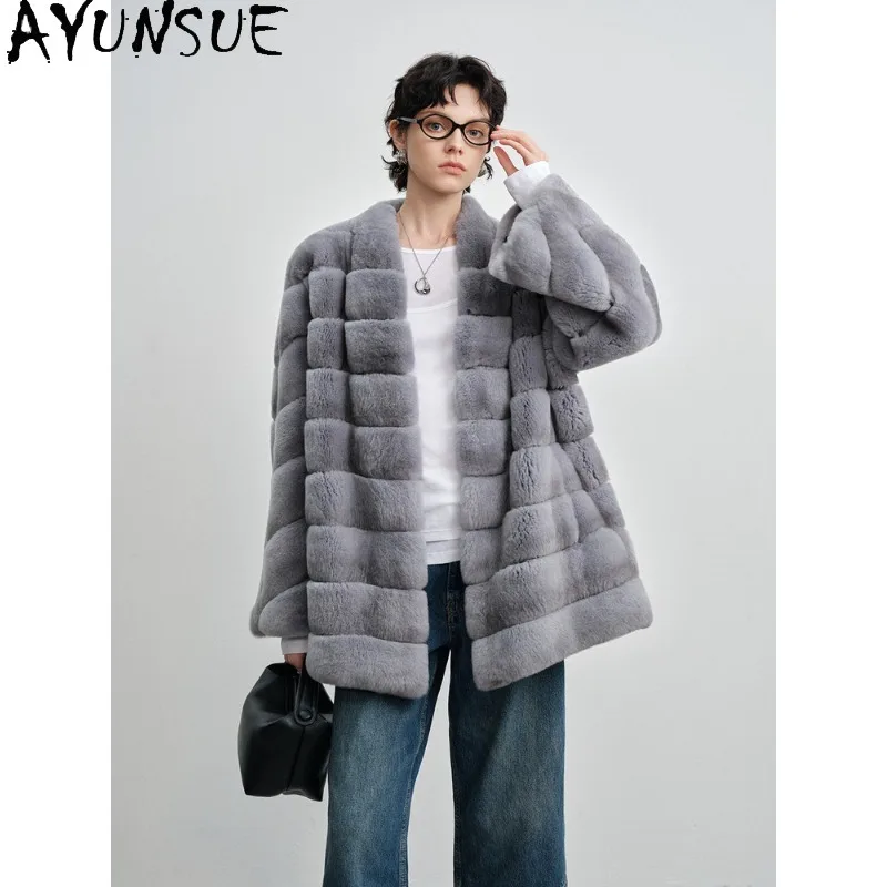 Женская шуба из меха кролика рекс AYUNSUE, роскошная меховая куртка средней длины, стильная свободная верхняя одежда, зимняя женская одежда Fourrures Femmes
Женская шуба из меха кролика рекс AYUNSUE, роскошная меховая куртка средней длины, стильная свободная верхняя одежда, зимняя женская одежда Fourrures Femmes