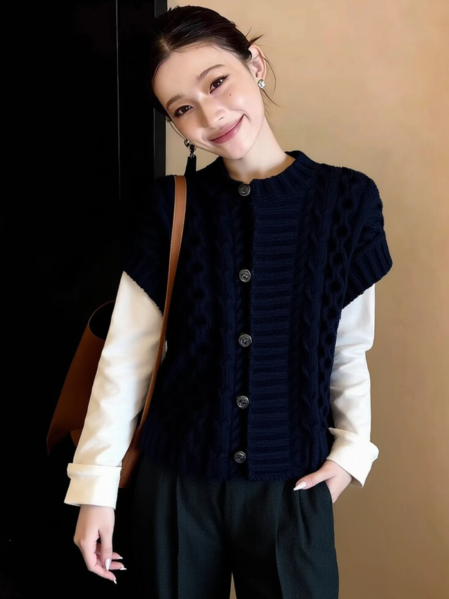 Comfortable Soft Knitted Sleeveless Vest Spring Pure Color Versatile Layering Design Commute Style Women's Fashion Outerwear
Comfortable Soft Knitted Sleeveless Vest Spring Pure Color Versatile Layering Design Commute Style Women's Fashion Outerwear