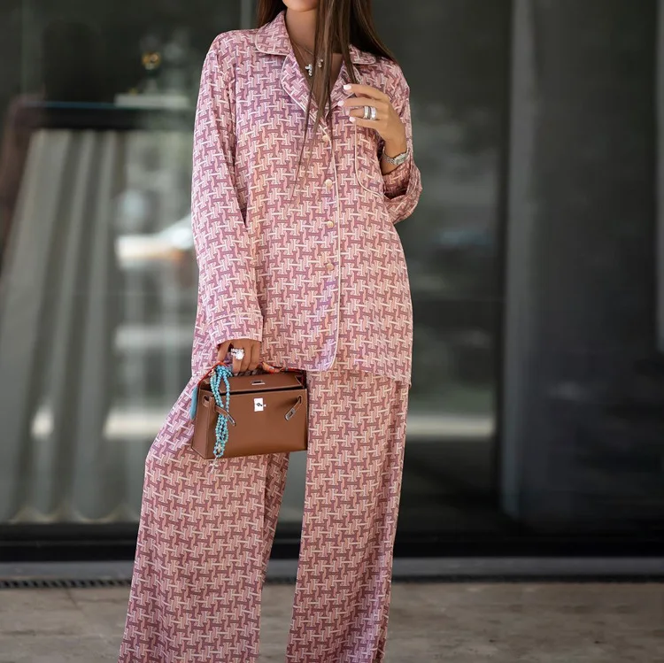 High-end casual fashion suit autumn new lapel long-sleeved top trousers printed two-piece set
High-end casual fashion suit autumn new lapel long-sleeved top trousers printed two-piece set