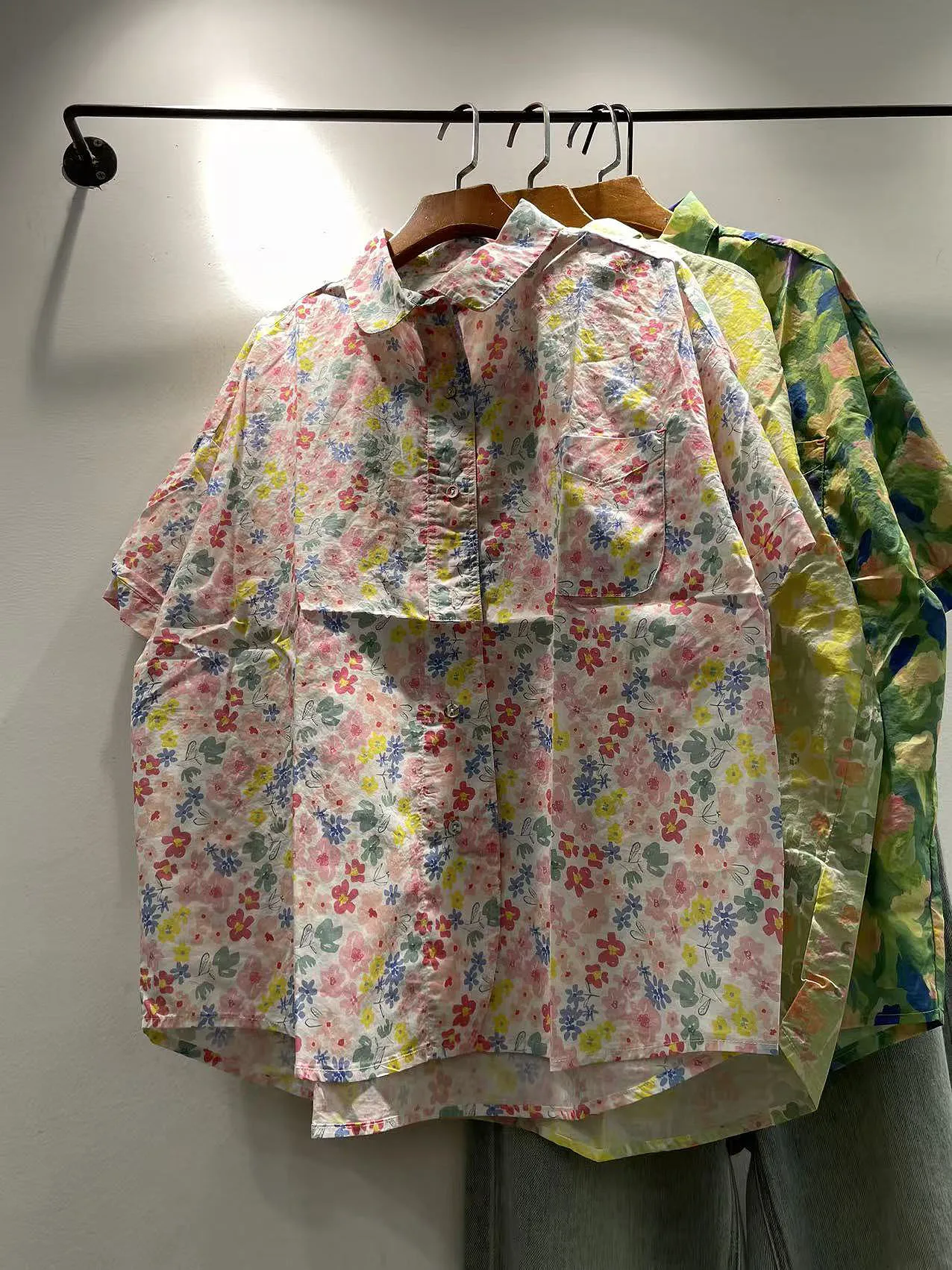 Summer 2026 Women's Loose Fit Cotton Shirt Korean Style Floral Print Short Sleeve Turn-down Collar Pure Cotton Breathable Top
Summer 2026 Women's Loose Fit Cotton Shirt Korean Style Floral Print Short Sleeve Turn-down Collar Pure Cotton Breathable Top