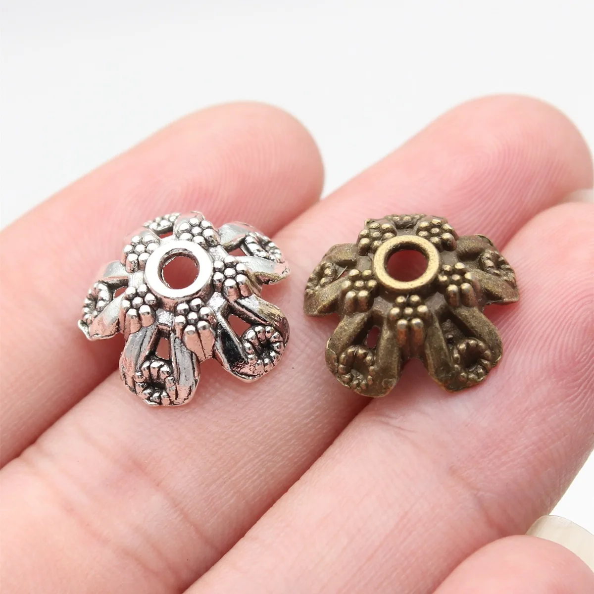 WYSIWYG 50pcs 16x16x6.5mm 2 Colors Antique Bronze Color Antique Silver Color Bead Caps For DIY Jewelry Making
WYSIWYG 50pcs 16x16x6.5mm 2 Colors Antique Bronze Color Antique Silver Color Bead Caps For DIY Jewelry Making