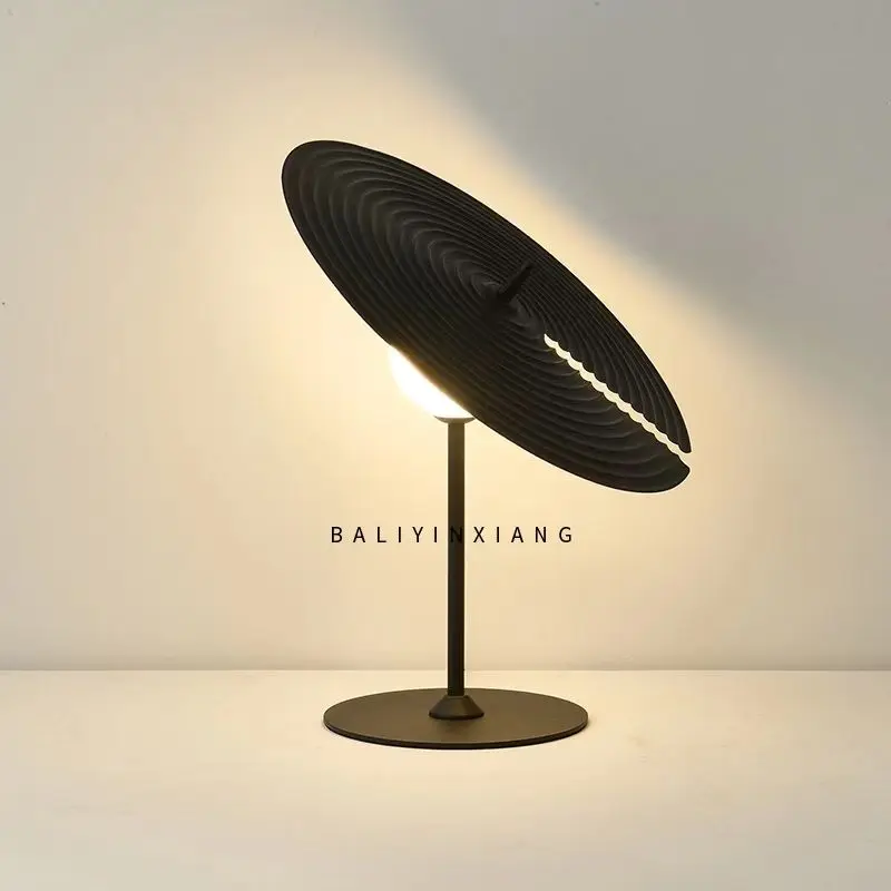 Интернет-знаменитости, дизайнерская гостиная, боковая спальня, прикроватная регулируемая подвесная настольная лампа в скандинавском минималистском стиле
Интернет-знаменитости, дизайнерская гостиная, боковая спальня, прикроватная регулируемая подвесная настольная лампа в скандинавском минималистском стиле