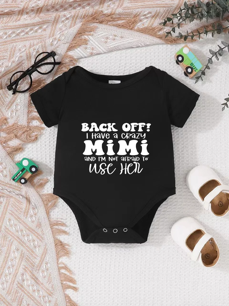 Playful letter-printed baby short-sleeve triangle bodysuit. Button closure for easy dressing
Playful letter-printed baby short-sleeve triangle bodysuit. Button closure for easy dressing
