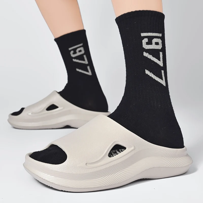 2024 New Design Male Summer Shoes Comfortable Men Slippers Thick Sole Slides Non-slip Massage Cool Fashion Slippers Outdoor 806
2024 New Design Male Summer Shoes Comfortable Men Slippers Thick Sole Slides Non-slip Massage Cool Fashion Slippers Outdoor 806