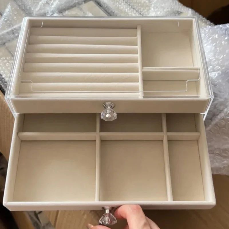 Новый бежевый, серый, трехслойный бархатный ящик для хранения ювелирных изделий, пыленепроницаемый тип ящика, акриловые шкатулки для драгоценностей, ожерелье, кольцо, органайзер, инструменты
Новый бежевый, серый, трехслойный бархатный ящик для хранения ювелирных изделий, пыленепроницаемый тип ящика, акриловые шкатулки для драгоценностей, ожерелье, кольцо, органайзер, инструменты