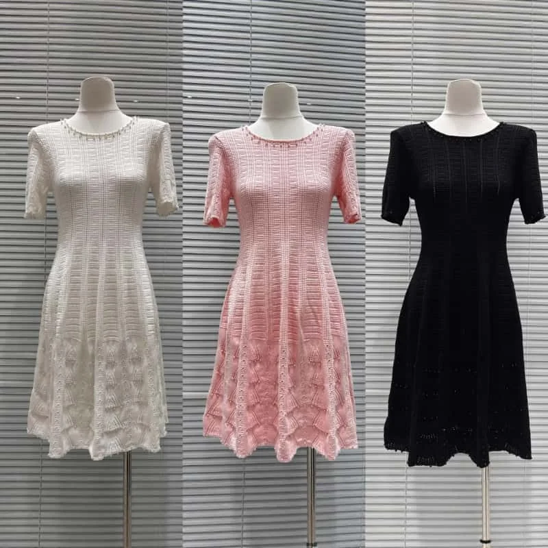 2025 New Summer For Women Dress Hook Flower Hollow Beaded Knit O Neck Temperament Slimming Female Fashion Luxury Party Dresses
2025 New Summer For Women Dress Hook Flower Hollow Beaded Knit O Neck Temperament Slimming Female Fashion Luxury Party Dresses