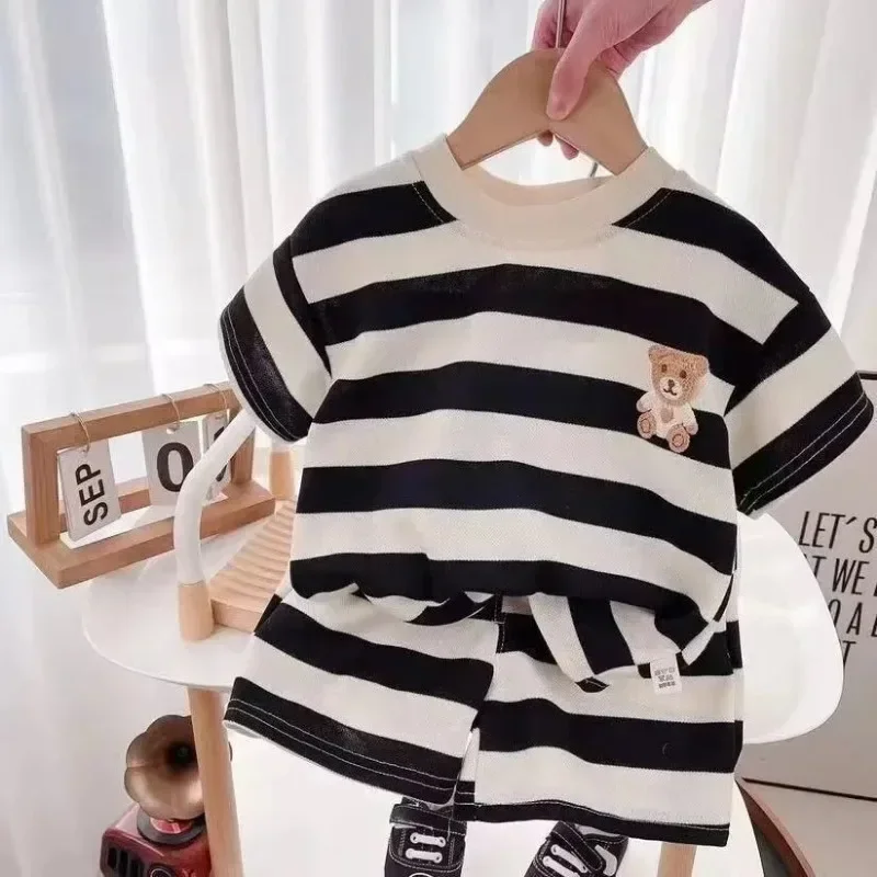 Summer Children Sets Boys Girls Short-sleeved Striped T-shirt +Shorts Set Babies Fashion Round Neck Tracksuits Kids Suits
Summer Children Sets Boys Girls Short-sleeved Striped T-shirt +Shorts Set Babies Fashion Round Neck Tracksuits Kids Suits
