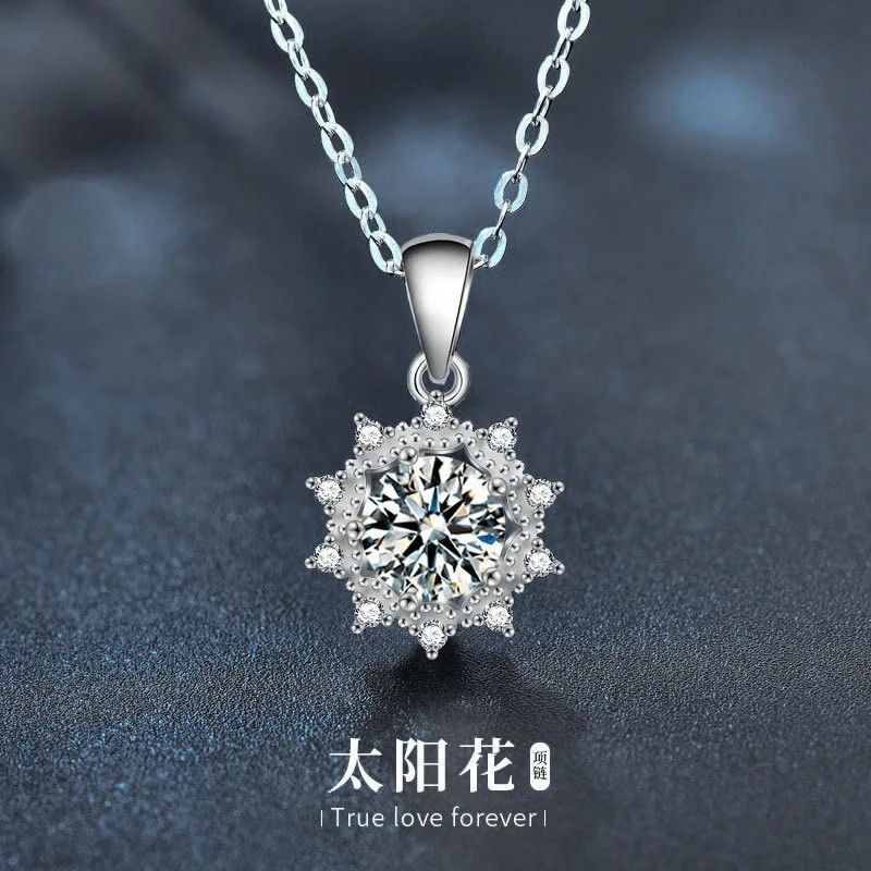 Fashionable 925 sterling silver sunflower necklace for women, trendy moissanite flower pendant for spring and summer accessories
Fashionable 925 sterling silver sunflower necklace for women, trendy moissanite flower pendant for spring and summer accessories