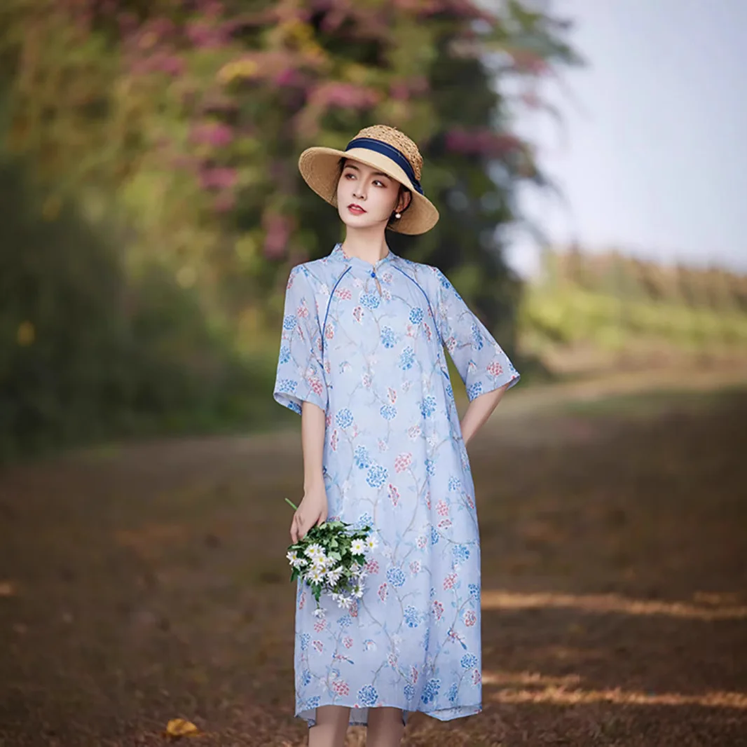 Ramie dress new five-quarter-sleeved stand-up collar disc-buckle printed cheongsam skirt fashionable and casual versatile simple
Ramie dress new five-quarter-sleeved stand-up collar disc-buckle printed cheongsam skirt fashionable and casual versatile simple