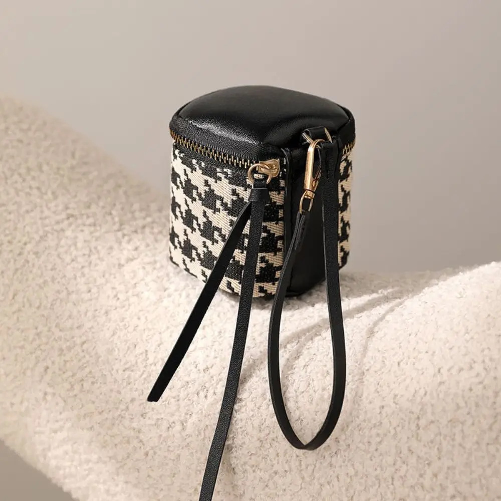 Practical Portable Small Square Coin Purse Leather Velvet Mini Storage Bag Lightweight Wrist Bag Cosmetic Bag Earphone
Practical Portable Small Square Coin Purse Leather Velvet Mini Storage Bag Lightweight Wrist Bag Cosmetic Bag Earphone