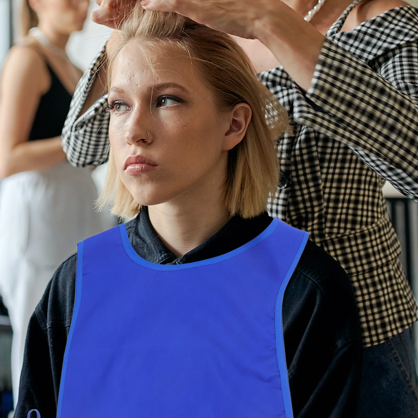 Vest Apron Waterproof with Side Ties 2 Pockets Durable Polyester for Hairstylist Painting Cleaning Adults Art Smock
Vest Apron Waterproof with Side Ties 2 Pockets Durable Polyester for Hairstylist Painting Cleaning Adults Art Smock