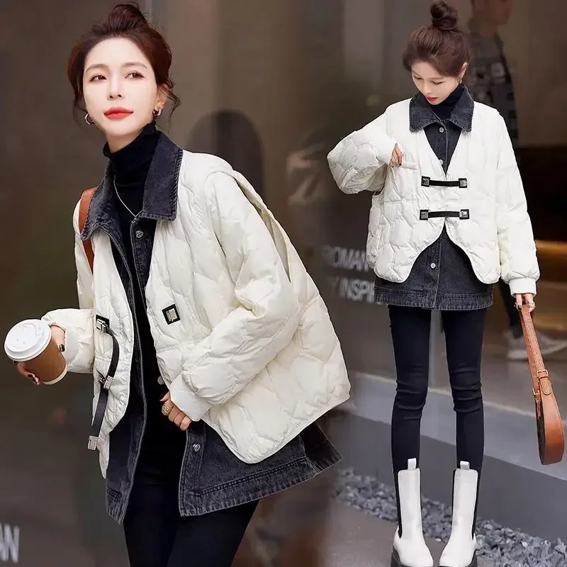 2025 Winter New Women's Denim Down Jacket Loose Splicing Polo Collar Jacket
2025 Winter New Women's Denim Down Jacket Loose Splicing Polo Collar Jacket