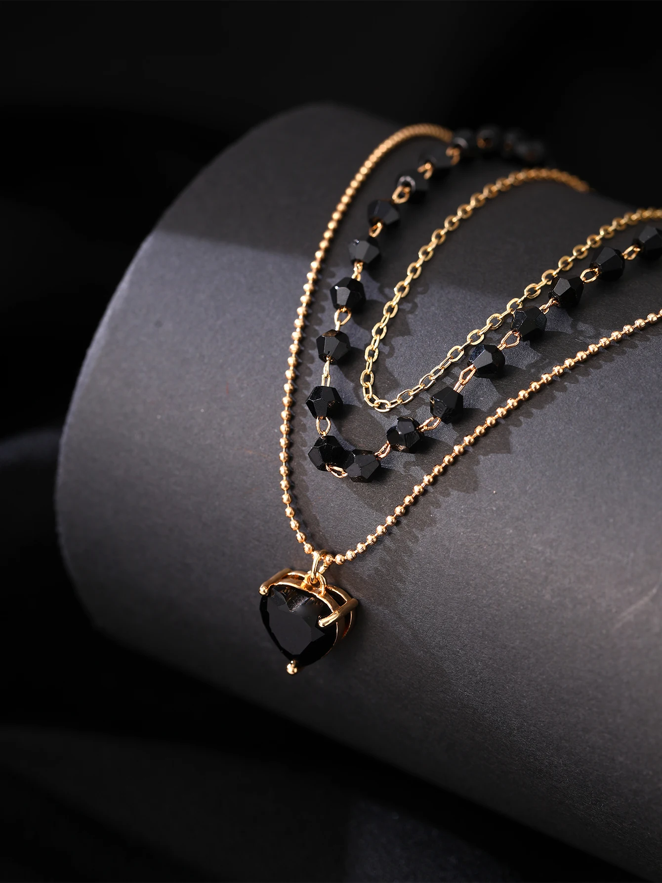 Black Heart Zircon Pendant Necklace with Corner Pearl Chain for Women Elegant Cool Fashion Jewelry for Vacation Party Concert
Black Heart Zircon Pendant Necklace with Corner Pearl Chain for Women Elegant Cool Fashion Jewelry for Vacation Party Concert