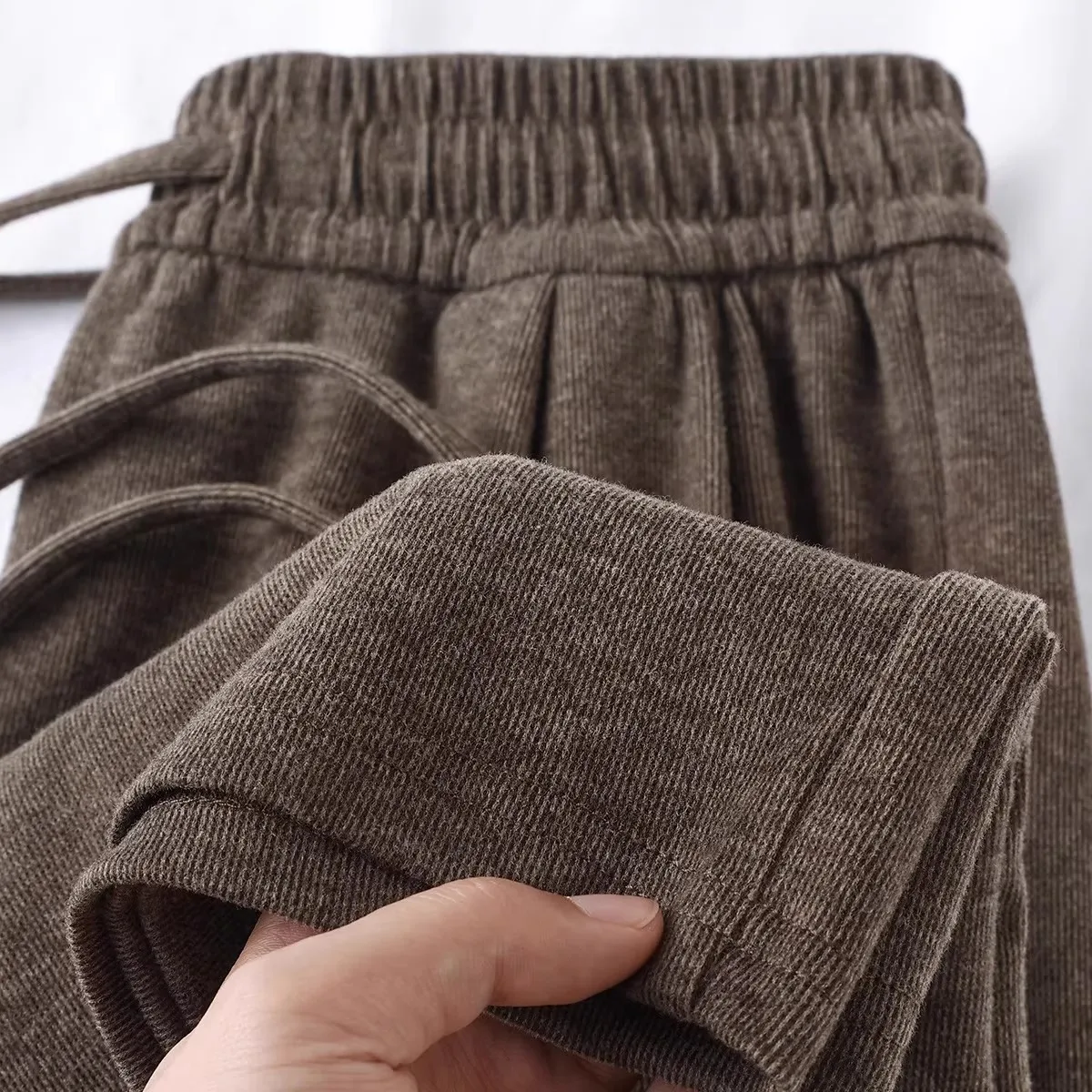 Карамельные брюки с высокой талией, облегающие, мягкие, из ткани «нудл», женские повседневные свободные брюки прямого кроя, приятные к телу, комфортные
Карамельные брюки с высокой талией, облегающие, мягкие, из ткани «нудл», женские повседневные свободные брюки прямого кроя, приятные к телу, комфортные