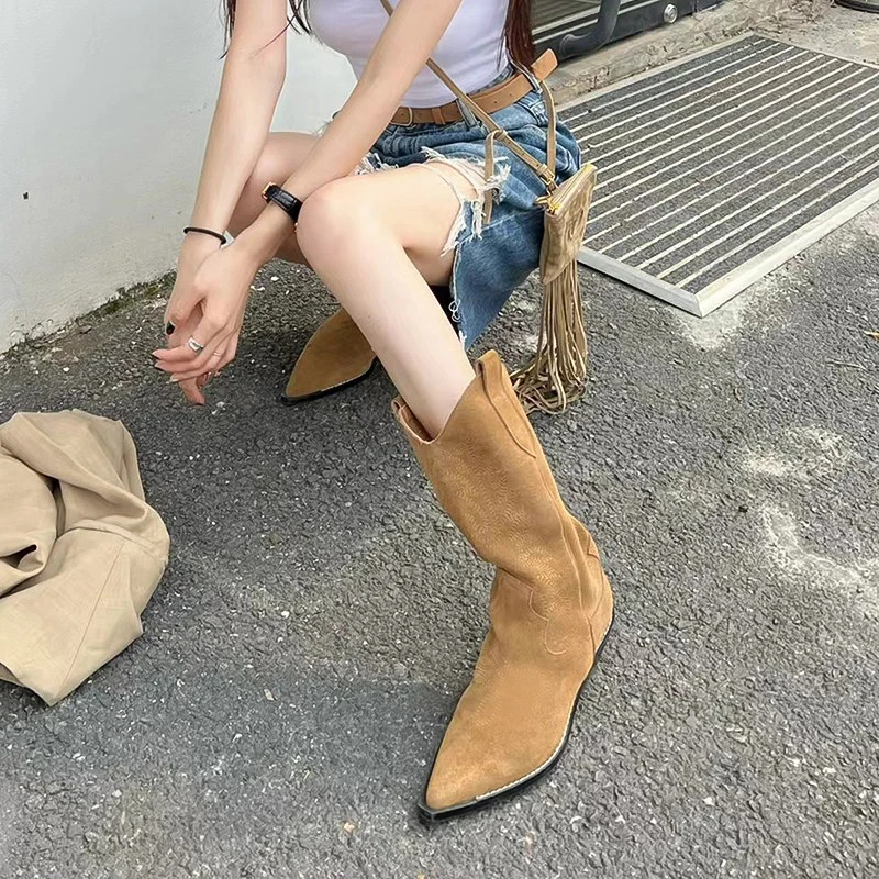 Women's Shoes Women's Boots 2022 Spring and Autumn New Mid-tube Pointed Toe Embroidery High-tube Thick-heeled Knight Boots
Women's Shoes Women's Boots 2022 Spring and Autumn New Mid-tube Pointed Toe Embroidery High-tube Thick-heeled Knight Boots